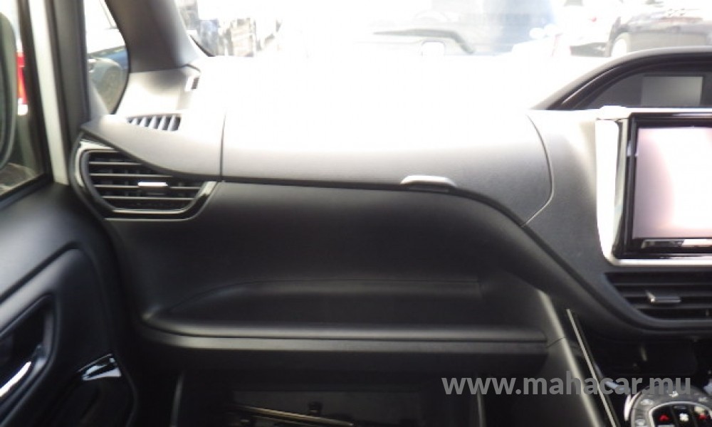 2019 Toyota Noah photo 8