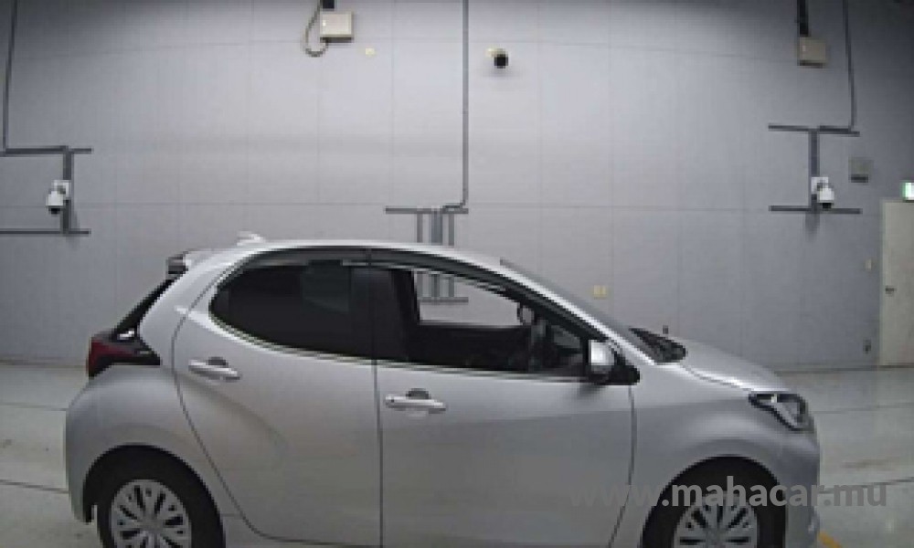 2021 Toyota Yaris photo 3