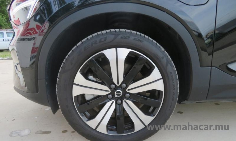 2023 VOLVO C40 photo 11