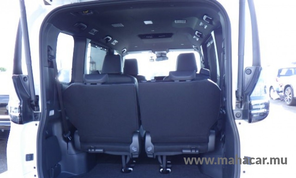 2024 Toyota VOXY photo 6