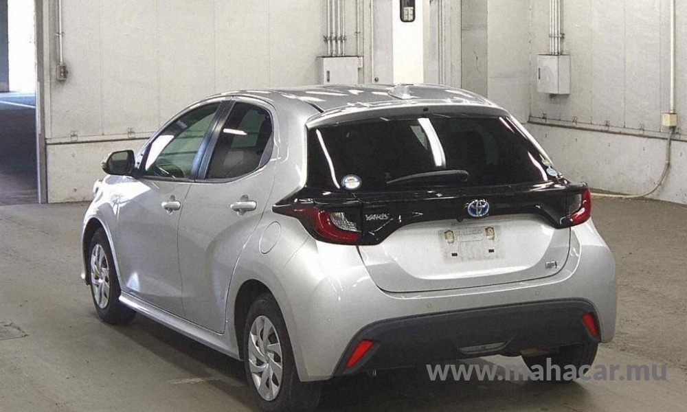 2021 Toyota Yaris Hybrid photo 3