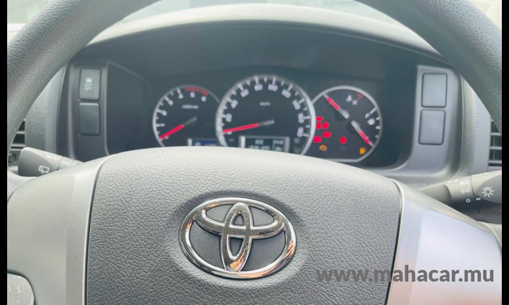 2019 Toyota HIACE GL photo 9