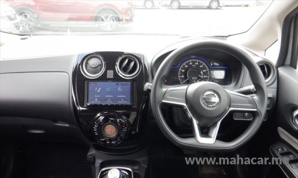 2019 Nissan NOTE E-POWER photo 3