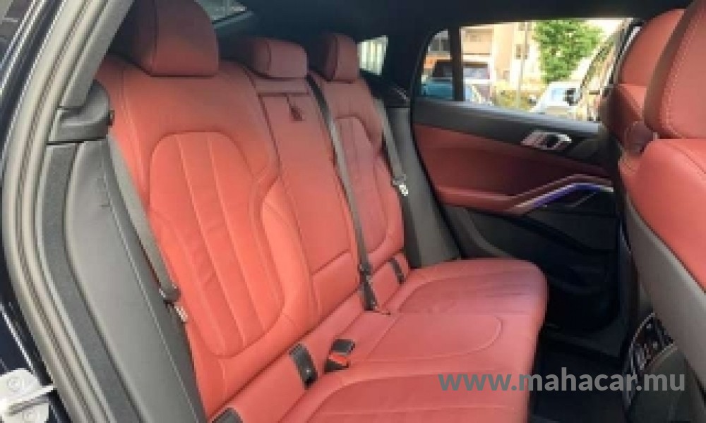 2022 BMW X 6 photo 2