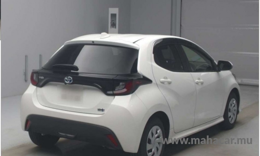 2022 Toyota Yaris Hybrid photo 2