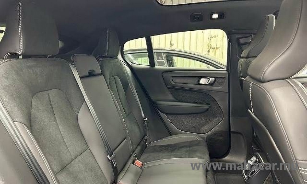 2022 VOLVO C40 photo 12