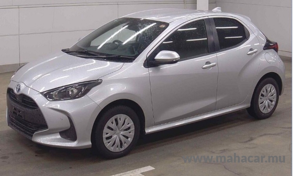 2022 Toyota Yaris Hybrid photo 1