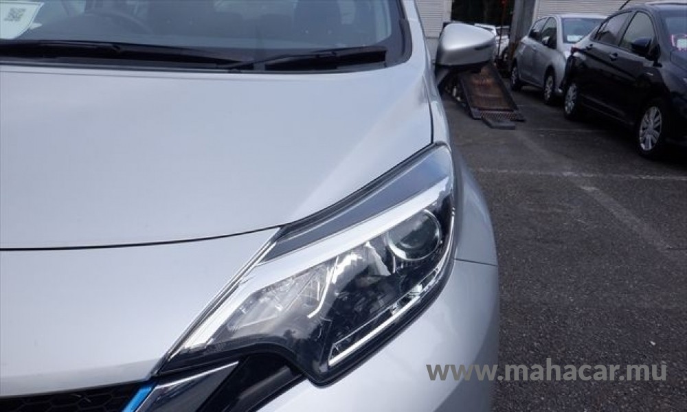 2019 Nissan NOTE E-POWER photo 13