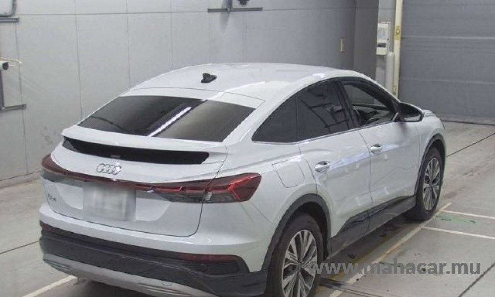 2024 AUDI Q4 photo 2