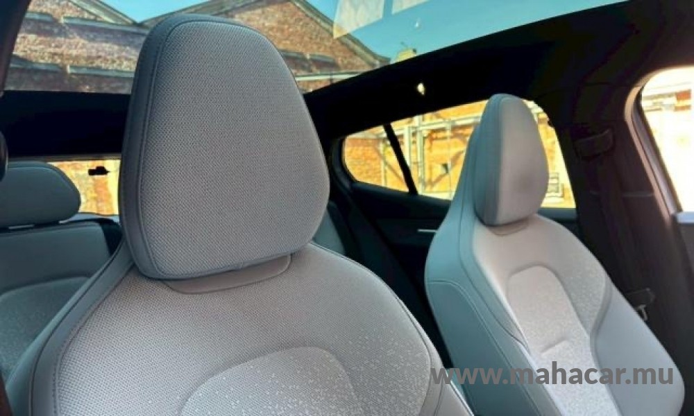 2024 VOLVO EX30 photo 9