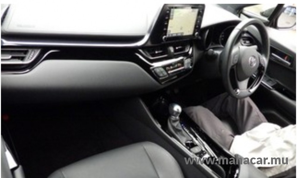 2021 Toyota CHR HYBRID photo 3