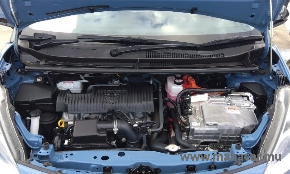 2022 Toyota Sienta Hybrid photo 5