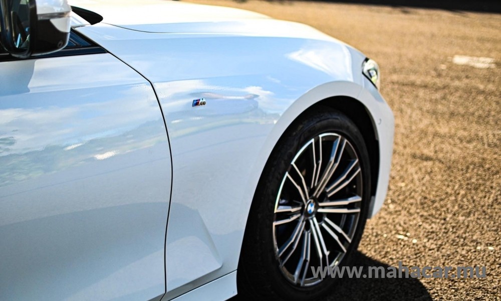 2020 BMW 330i photo 4