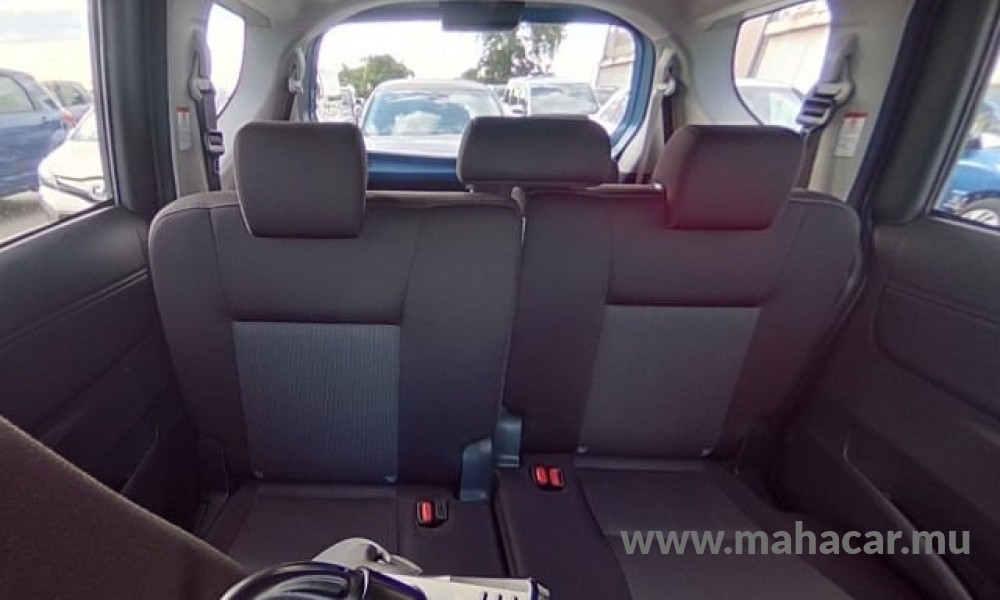 2022 Toyota Sienta Hybrid photo 7