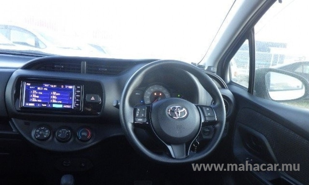 2019 Toyota Vitz photo 7