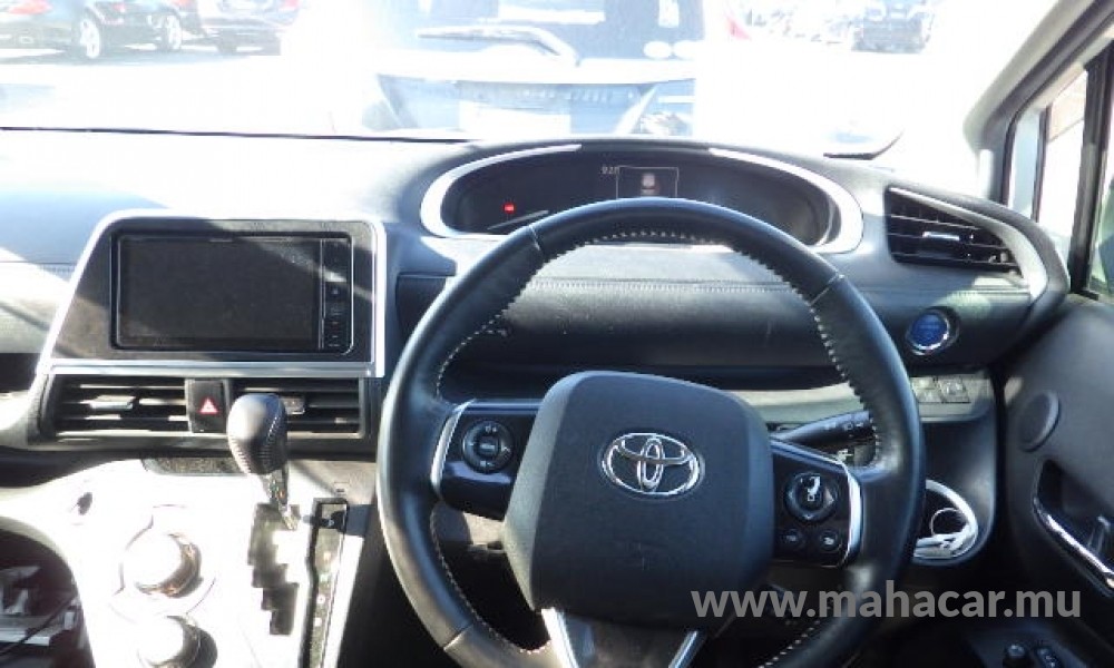 2021 Toyota Sienta Hybrid photo 9