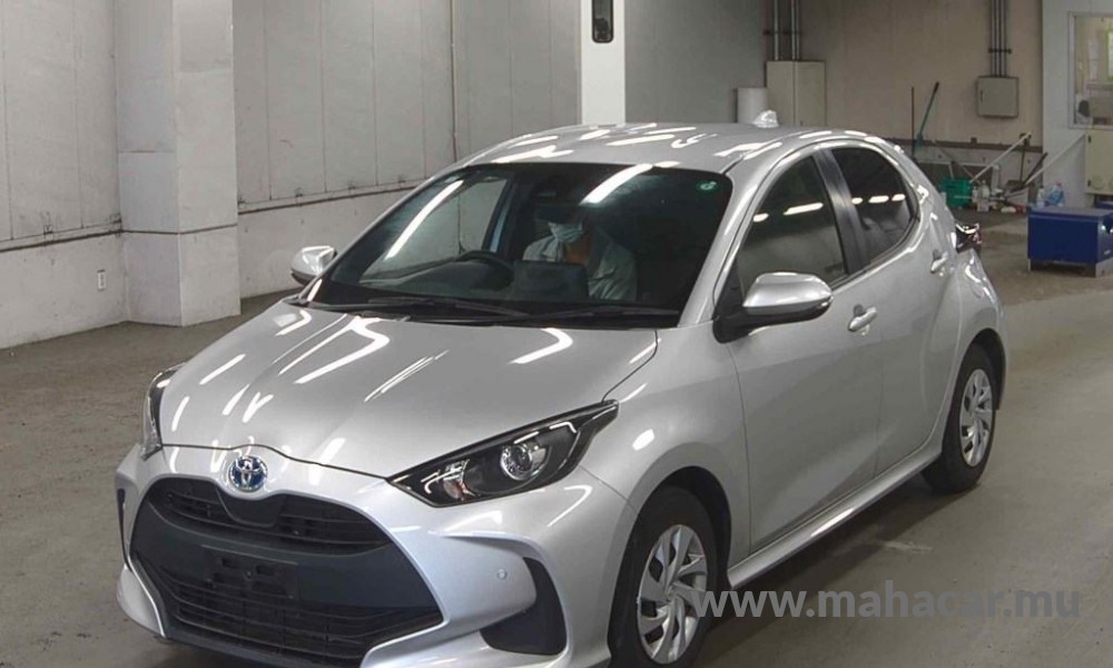2021 Toyota Yaris Hybrid, Silver