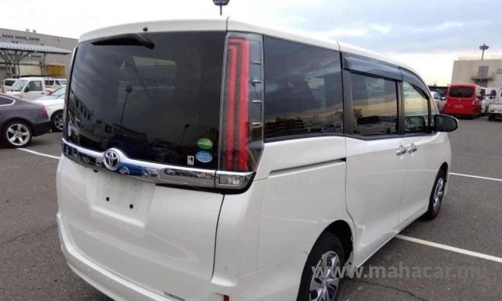 2019 Toyota Noah photo 3