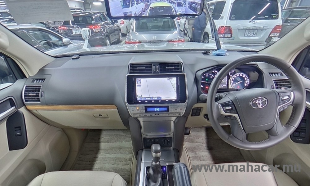 2023 Toyota Land Cruiser  Prado photo 4