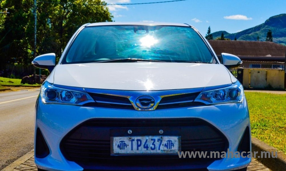 2018 Toyota Corolla Axio photo 2