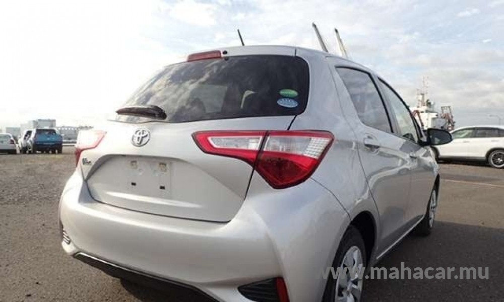2019 Toyota Vitz photo 3
