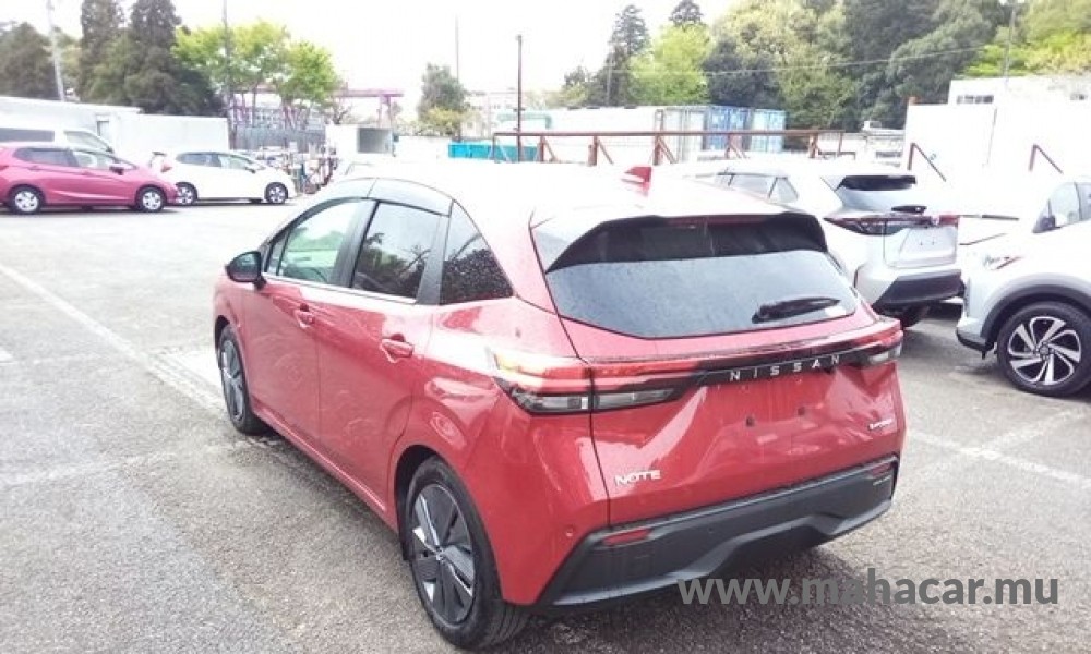 2021 Nissan NOTE E-POWER photo 2