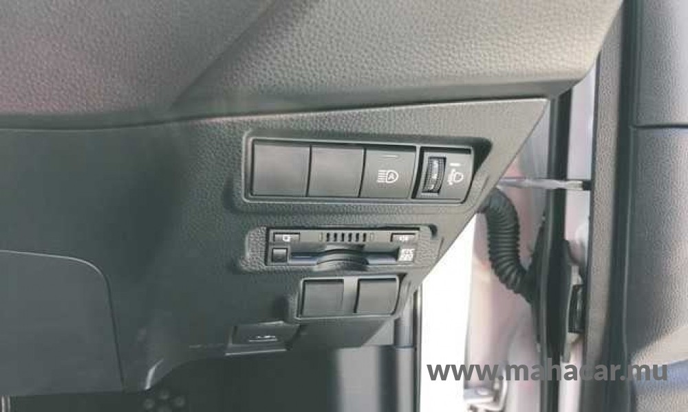 2023 Toyota COROLLA CROSS photo 18