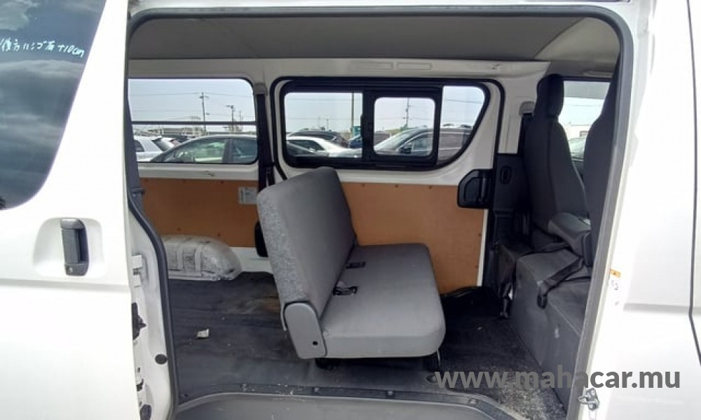 2022 Toyota Hiace photo 17