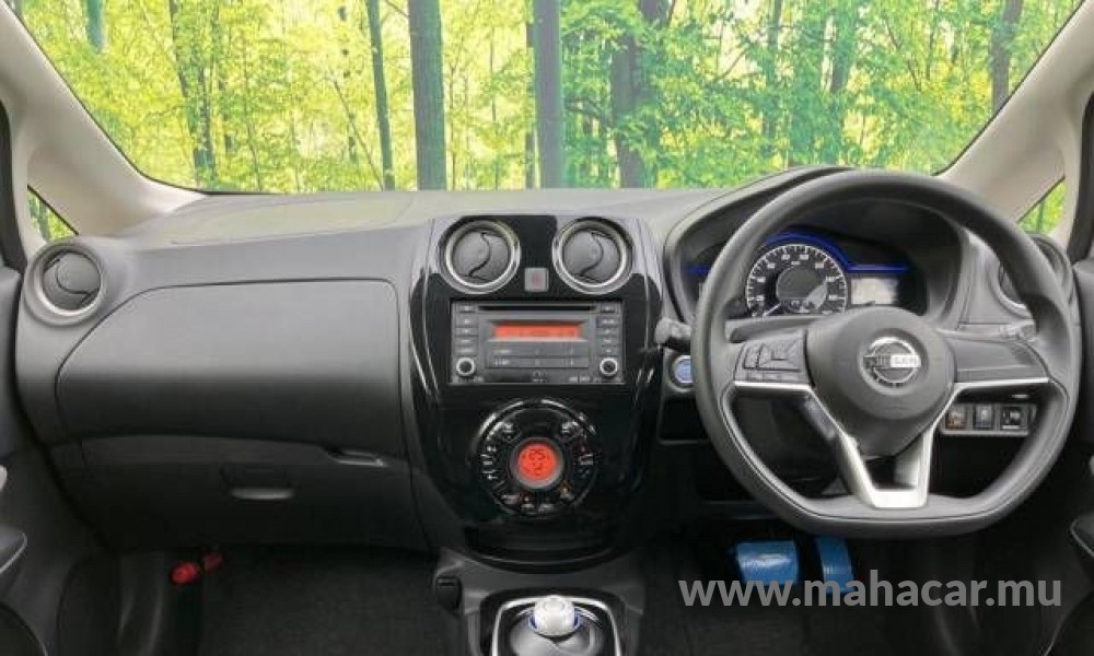 2020 Nissan NOTE E-POWER photo 5
