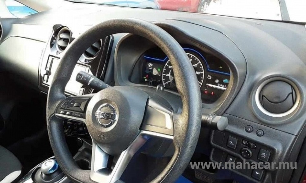 2020 Nissan NOTE E-POWER photo 7