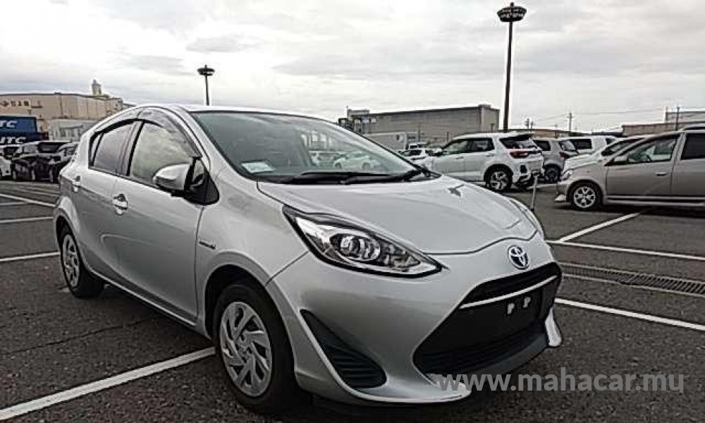 2019 Toyota AQUA photo 2