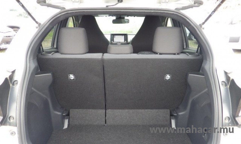 2021 Toyota Yaris Hybrid photo 4