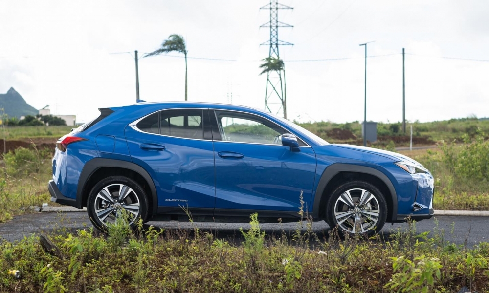 2021 LEXUS UX 300e photo 6
