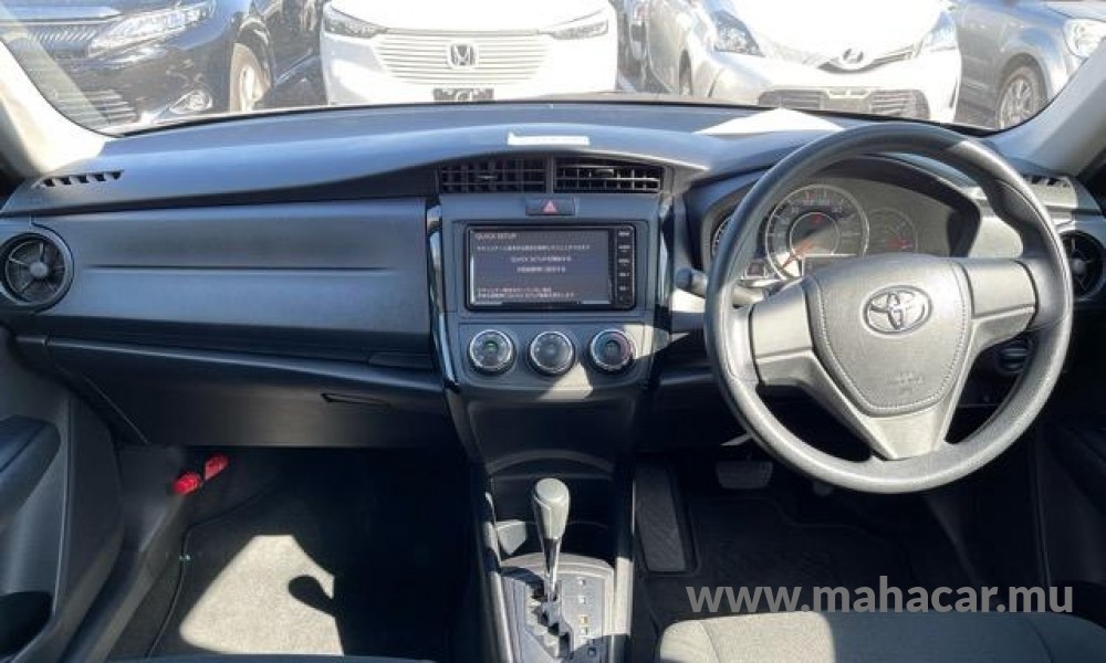 2019 Toyota Corolla Axio photo 3
