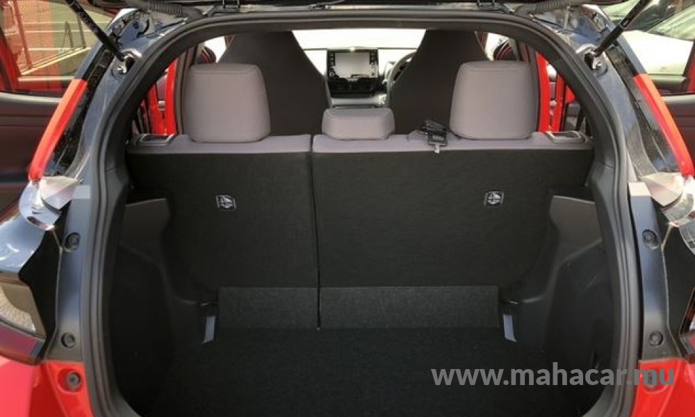 2020 Toyota Yaris photo 9