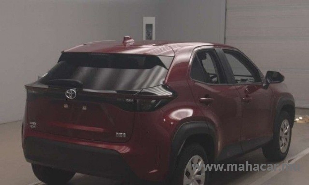 2022 Toyota Yaris Cross Hybrid photo 2