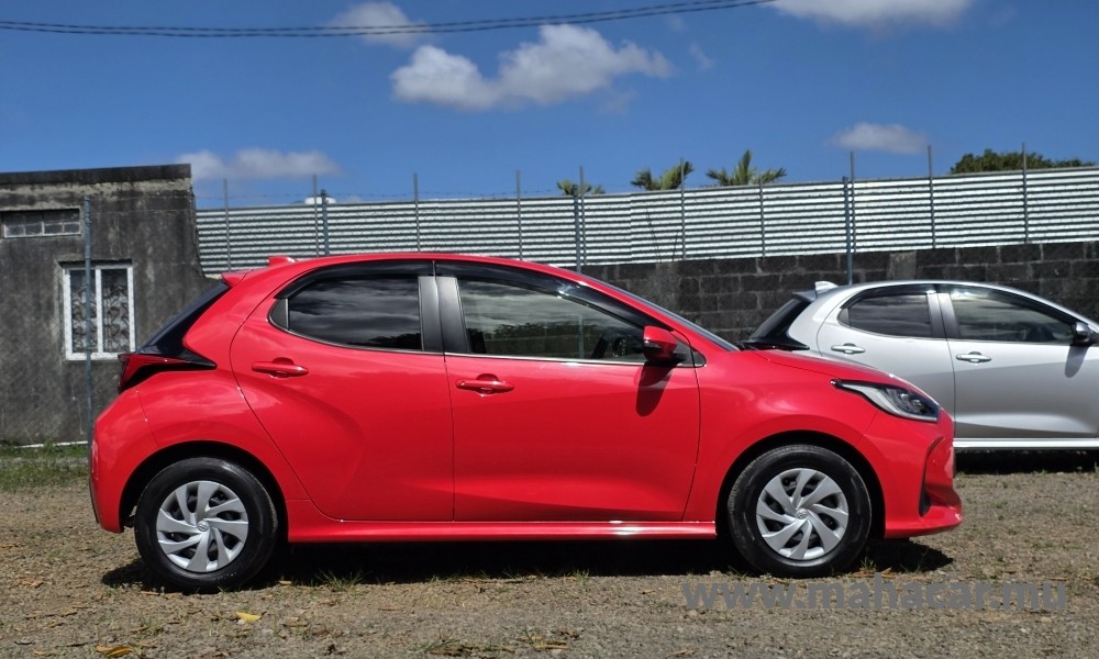 2022 Toyota Yaris Hybrid photo 8