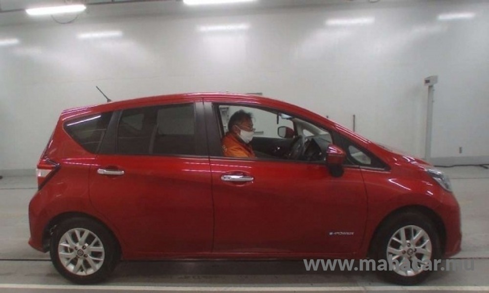 2020 Nissan NOTE E-POWER photo 3
