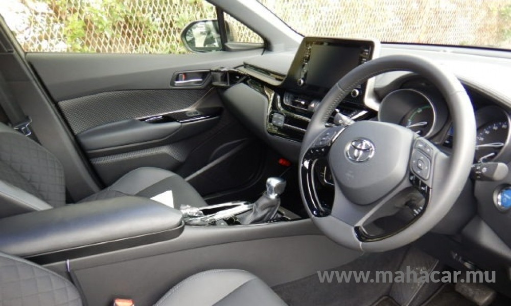 2021 Toyota CHR HYBRID photo 5
