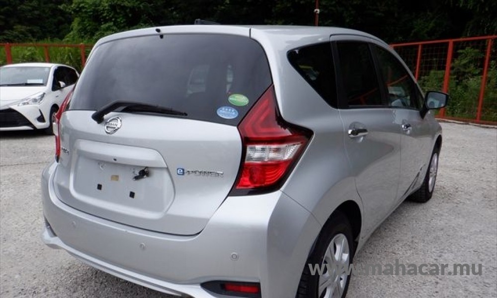 2019 Nissan NOTE E-POWER photo 2