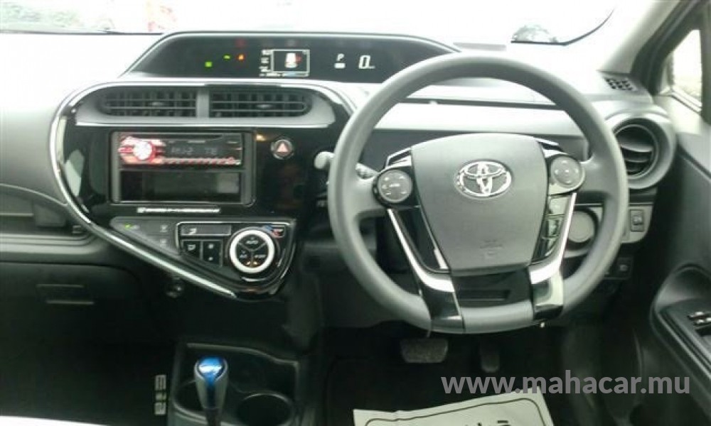 2019 Toyota AQUA photo 12