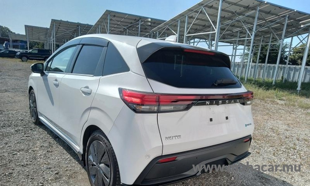 2021 Nissan NOTE E-POWER photo 4