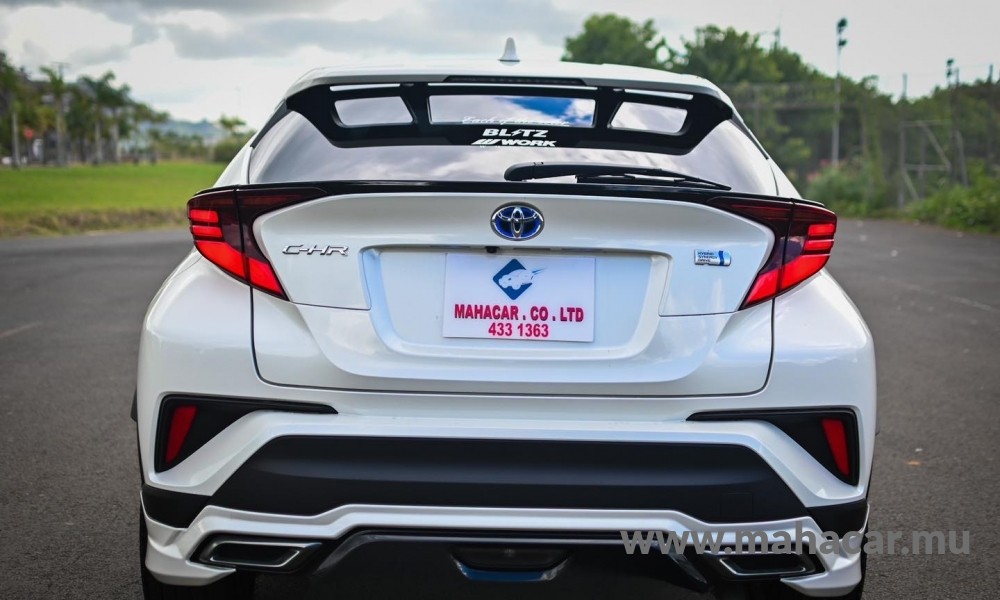 2020 Toyota CHR HYBRID photo 13
