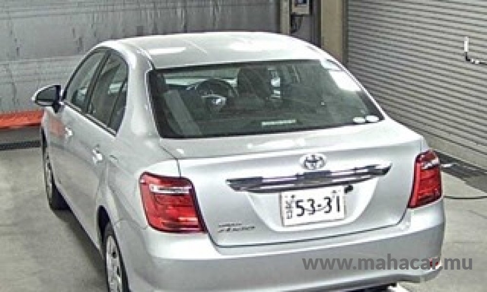 2020 Toyota Corolla Axio photo 2