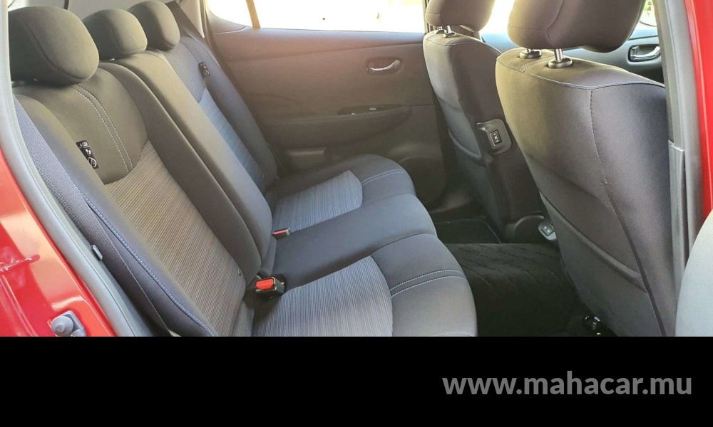 2020 Nissan Leaf G-Edition photo 15