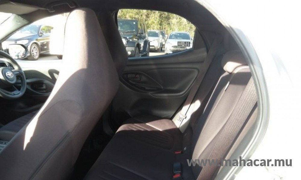 2023 Toyota Yaris photo 5