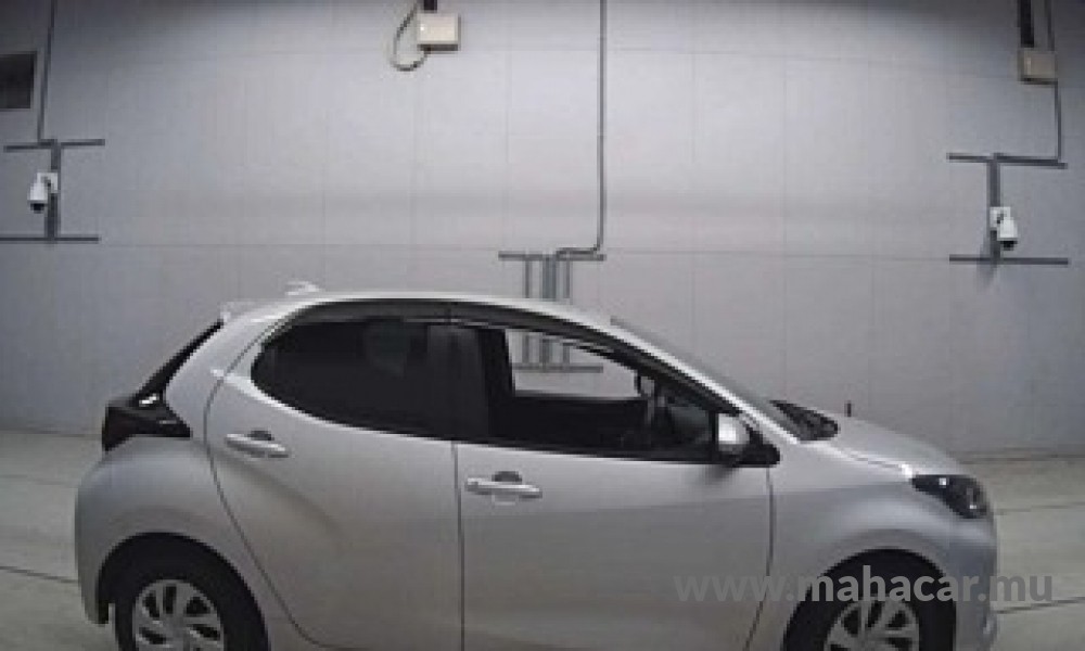 2022 Toyota Yaris Hybrid photo 3