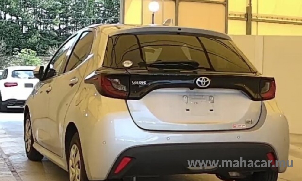 2021 Toyota Yaris Hybrid photo 3