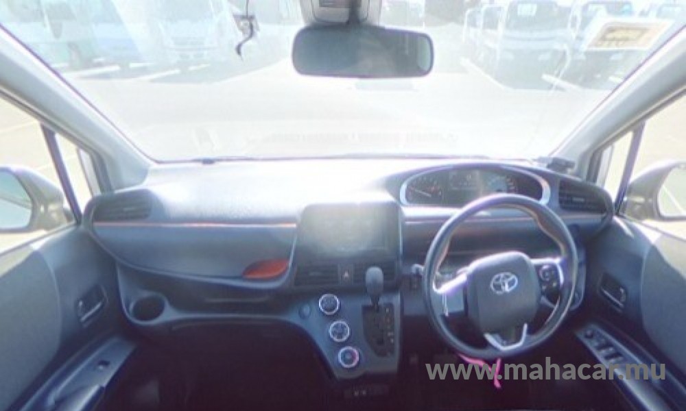 2022 Toyota Sienta photo 3