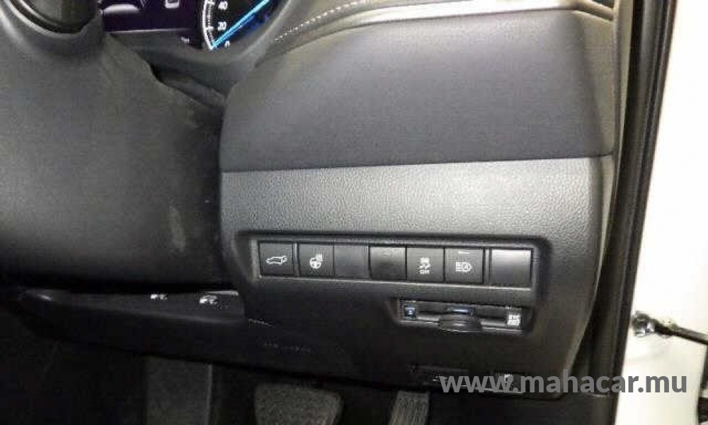 2020 Toyota Harrier photo 9
